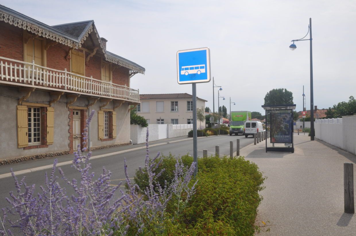 LA GRIERE – Rond point Sainte Anne – Arrêt bus transport scolaire